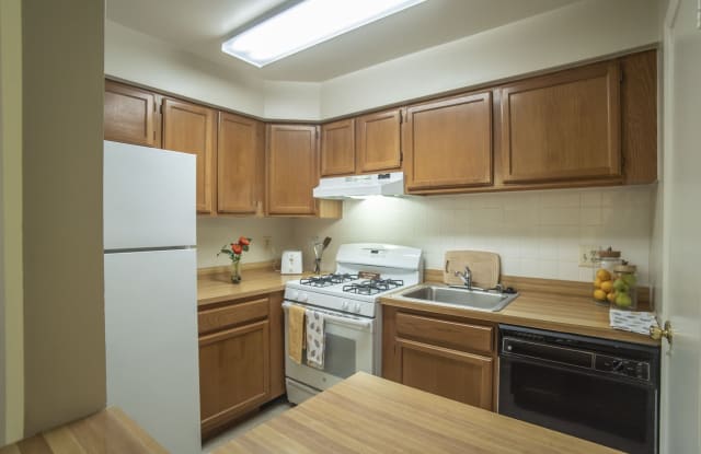 Hunt Club Apartments Gallery 2