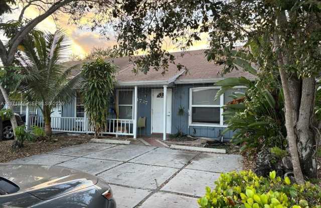 4729 NW 4th Ave photos photos