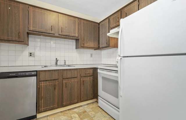 599 Old West Central St photos photos