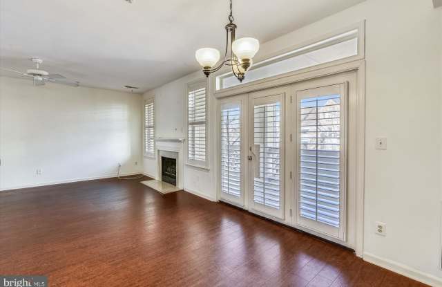 1314 GARDEN WALL CIRCLE Gallery 4
