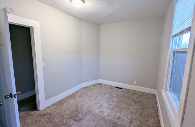 2 bed 1 bath duplex home! photos photos