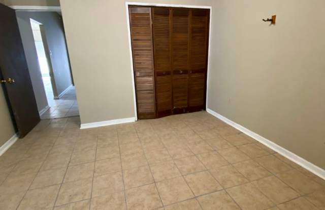 Must See 2 bedroom 2 bath Garden Home Duplex Brightside View  Near LSU Available NOW! Gallery 4