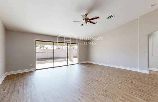 7123 North 77th Drive Gallery 4