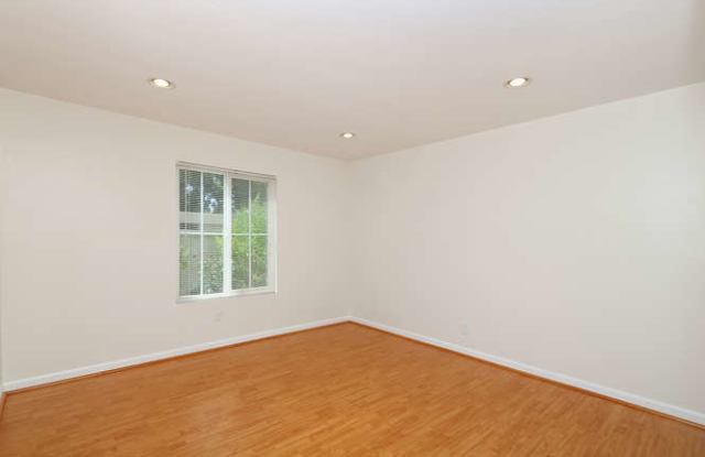 239 Streamwood Gallery 2