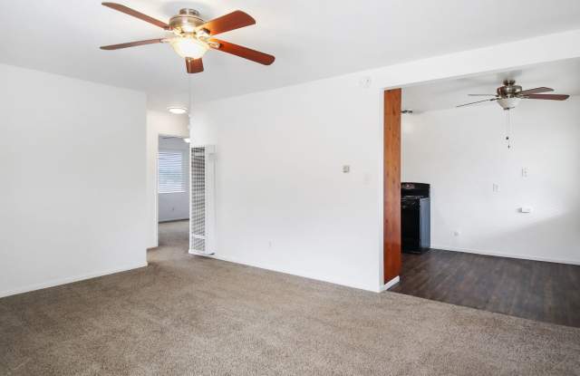 Ocean Beach/Point Loma: 2 BR in Ideal Location w/ 2 Parking Spaces Gallery 1