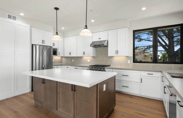 4647 Coronado Avenue Gallery 4