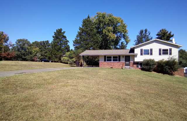 West Knoxville 37922 - 3 bedroom, 1.5 bath with basement - Call Sharon Arnwine (865) 313-7215 photos photos