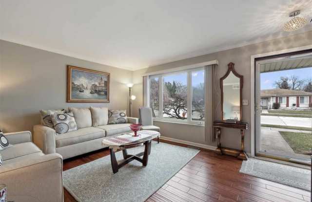 16567 Bowman Street Gallery 3