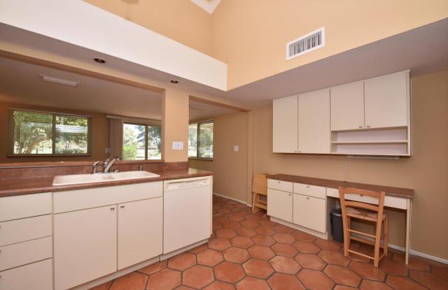 7637 N PINESVIEW Drive Gallery 2