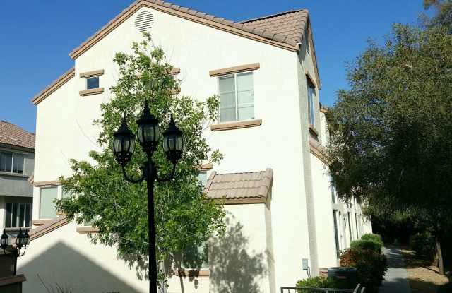 Beautifully designed 2Bed/2Bath/2Car Townhome located in Summerlin photos photos