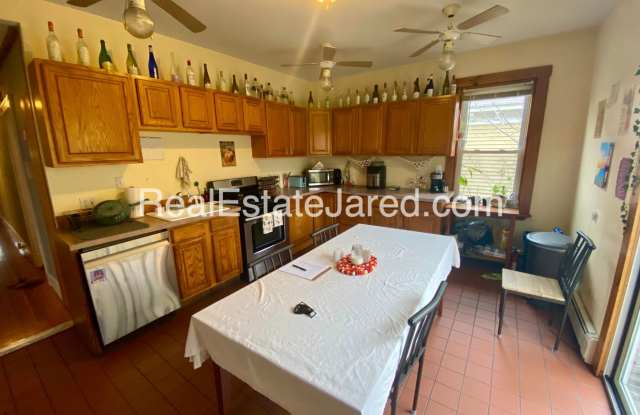 Spacious Apartment Laundry in Unit , XL OUTDOOR SPACE  PORCH photos photos