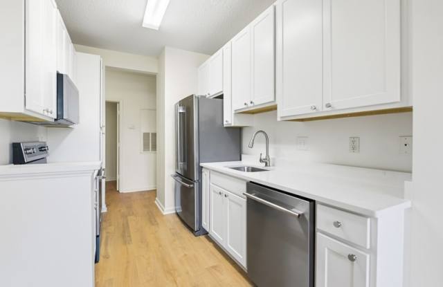 1127 Rosewood Lane - 1 Gallery 2
