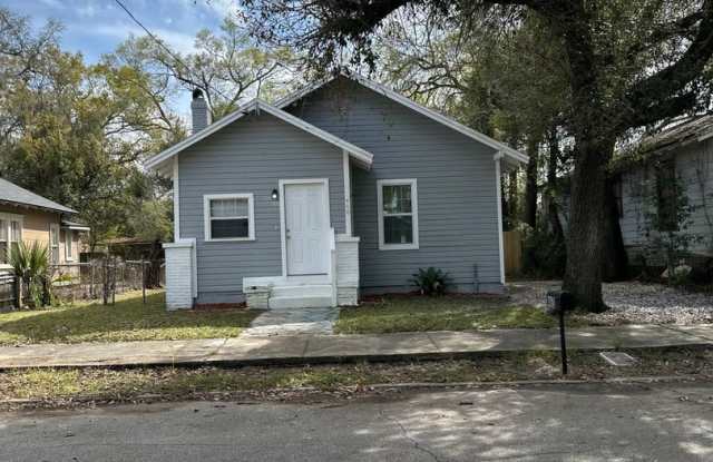 Discover Your Perfect 3 Bedroom 2 Bath Rental For Under $1400 per Month! photos photos