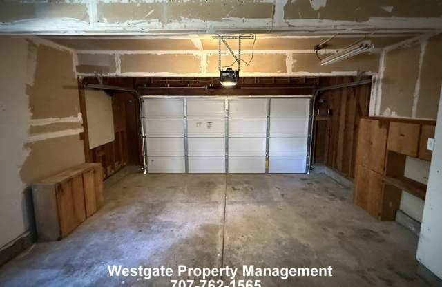 Beautifully updated 3-bedroom, 2.5-bath G Section Home - 3467 Gloria Court Gallery 3