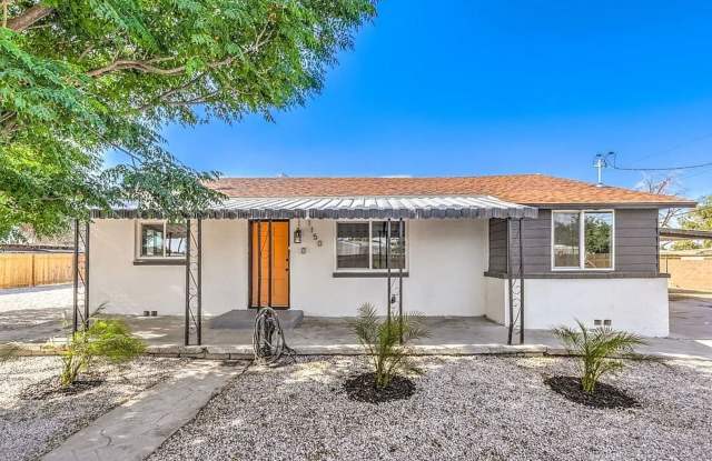 3bed 2 bath plus Casita HUGE LOT for all your RV & recreational storage needs Gallery 3