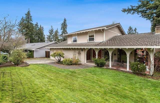 Live Comfortably in Federal Way – 4-Bedroom Home Near Golf, Shops & Transit Gallery 1