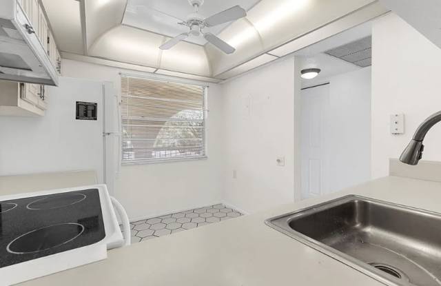 2701 Nassau Bnd Apt D2 Gallery 3