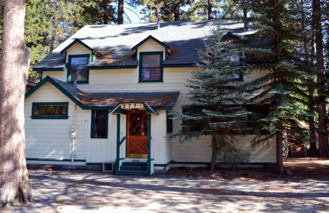 Furnished 8 bedroom Seasonal or Long term for 8-10 ppl. near heavenly Avail. Nov 15, 2024 - 3774 Paradise Avenue, South Lake Tahoe, CA 96150