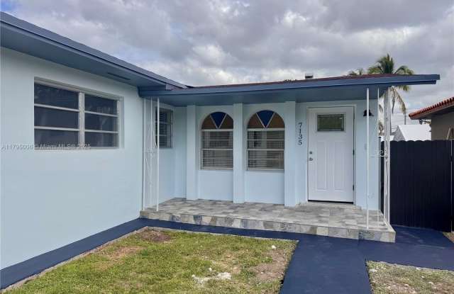 7135 SW 22nd St photos photos