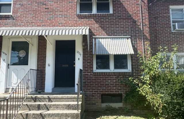 2 Bedroom Townhome with Detached Garage - 1037 Saint Joseph Street, Lancaster, PA 17603