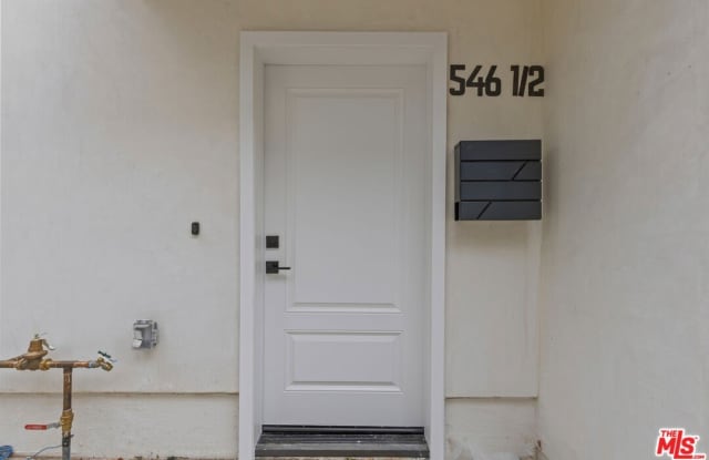 546 1/2 N Genesee Ave Gallery 1