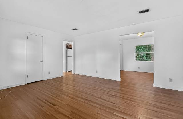 Beautiful Move-In Ready Home with Bonus Room! Gallery 3