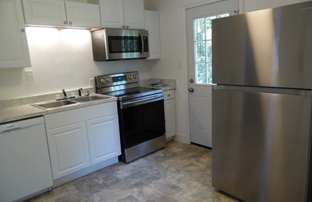 421 Orange Street East - 421 Orange Street East, Tuscaloosa, AL 35405