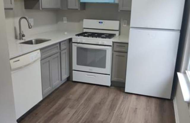 2018 Titan St. 3 bedrooms 1 bathroom Home Gallery 4