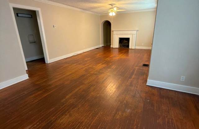 AVAILABLE NOW!  3 Bedroom 2 Bath Gallery 3