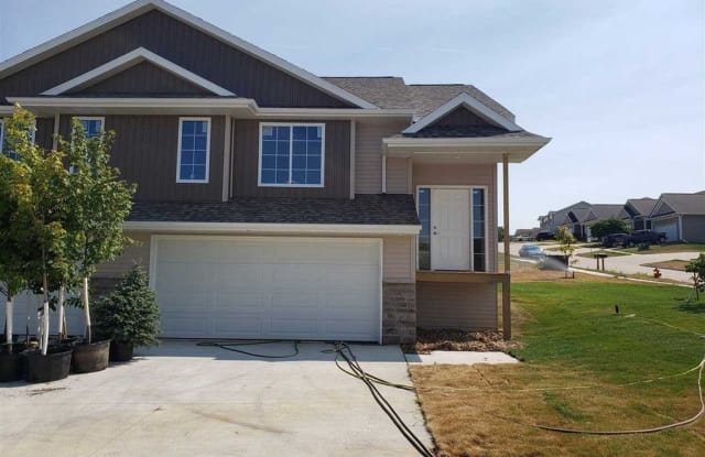 608 Riley Lane - 608 Riley Ln, West Branch, IA 52358