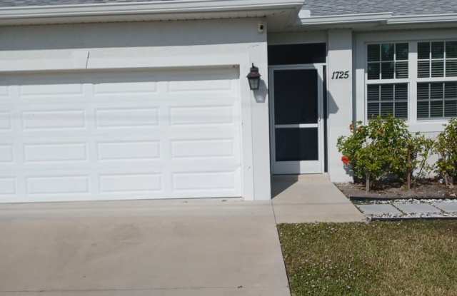 SW area 3/2/2 Duplex with a fenced in yard photos photos SW area 3/2/2 Duplex with a fenced in yard photos photos
