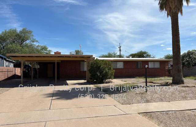 Spacious 3 Bedroom, 2 Bath Red Brick House (River/Oracle) photos photos