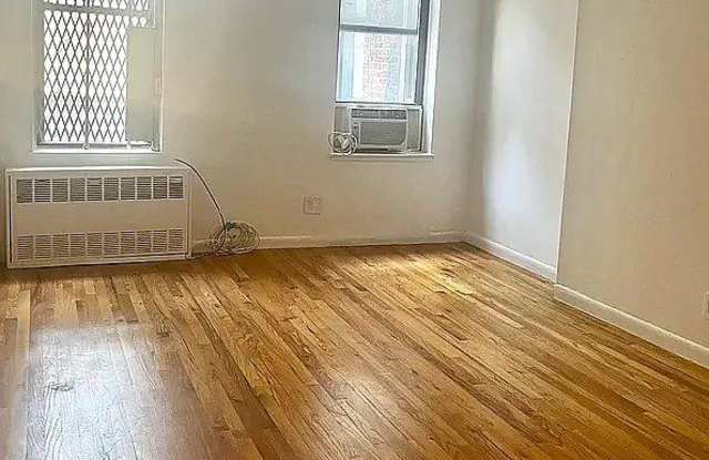 1321 Third Avenue Gallery 1