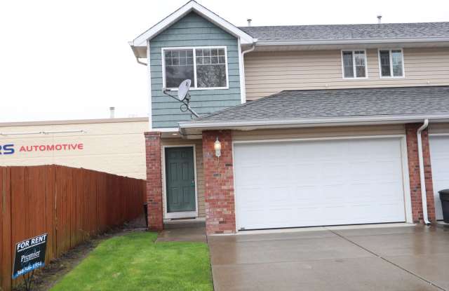 MOVE-IN SPECIAL - Spacious Salmon Creek Townhome for Lease - 13920 NE 7th Ct. - 13920 Northeast 7th Court, Salmon Creek, WA 98685 MOVE-IN SPECIAL - Spacious Salmon Creek Townhome for Lease - 13920 NE 7th Ct. - 13920 Northeast 7th Court, Salmon Creek, WA 98685
