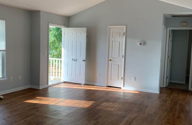 Cute 3 Bedroom 2 Bath House on Wallington Available Now Gallery 4