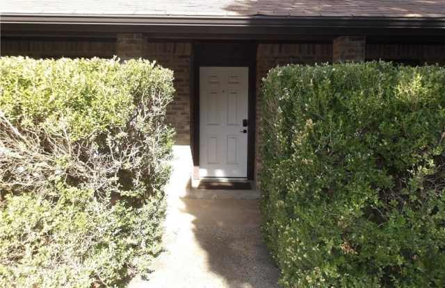 107 Suzanne Lane Gallery 3