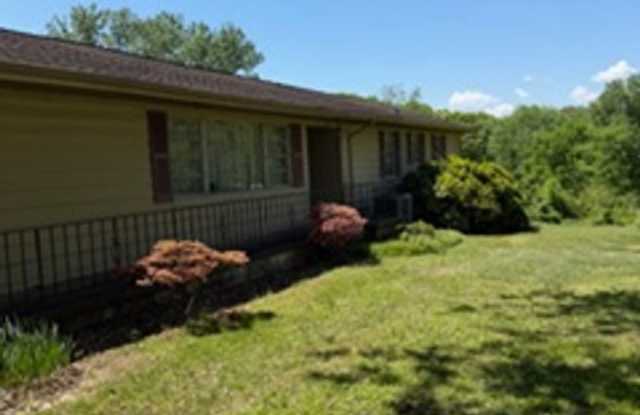 Maryville City  37801 - 3 bedroom, 2.5 bath home Walking distance to Foothills Mall - Contact Debra Johnson (865) 591-8281 photos photos