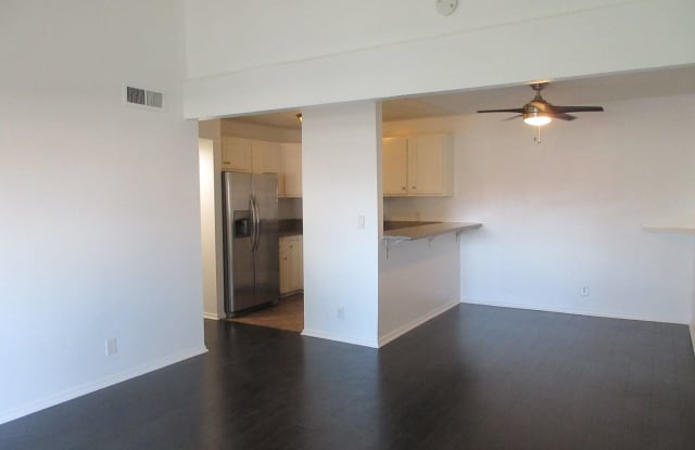 Duggan Property Management, Inc presents, Granada Hills Condo on Woodley. Gallery 4