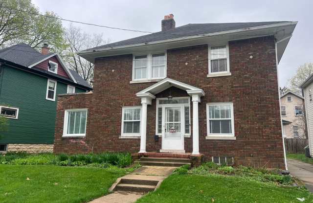 240 W. Locust Street - 3+ Bedrooms/1.5 Bathrooms photos photos