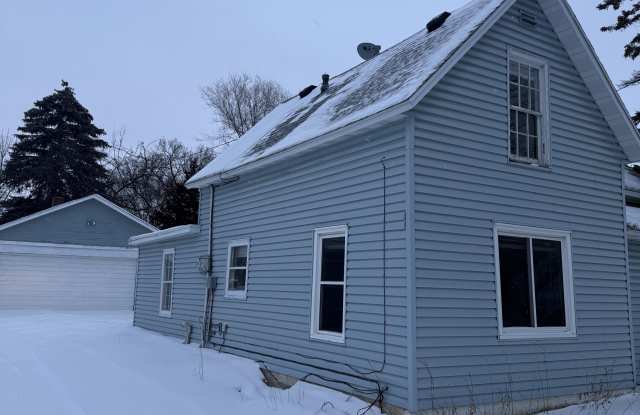 612 West Laurel Street - 612 West Laurel Street, Fergus Falls, MN 56537