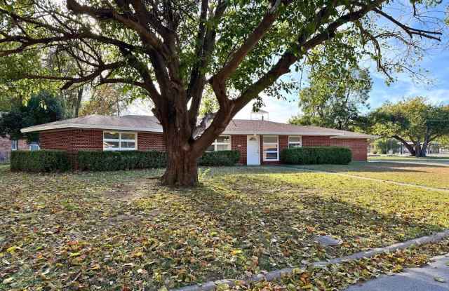 703 Pecan St - 703 Pecan Street, Burkburnett, TX 76354