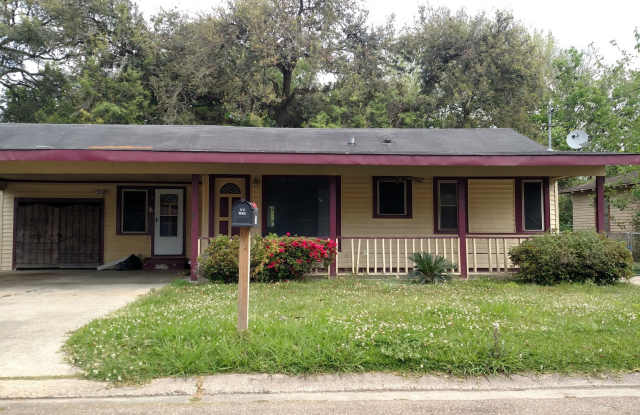 Spacious 3 BR 2 BA House off University Available Now photos photos