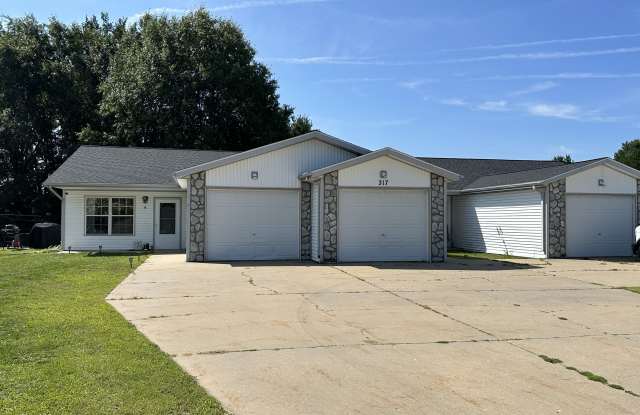 317 Crestview Ln - 317 Crestview Lane, Nekoosa, WI 54457