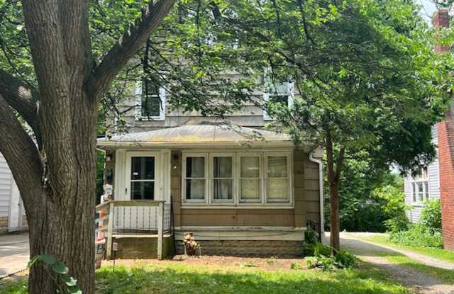800 S Depeyster “Treehouse” | Room 1 Available for 2026–2027 photos photos
