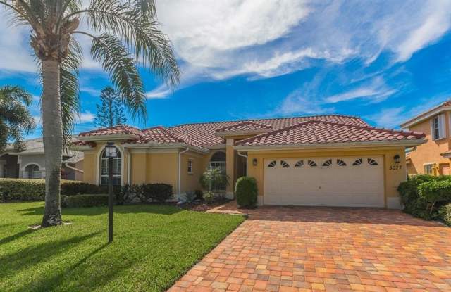 Summer 2022 Availability !! Weekly/Monthly Rentals -- 4 bed/2 bath Single Family Pool Home (fully furnished) photos photos
