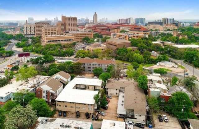 2 bedroom blocks away from UT campus photos photos