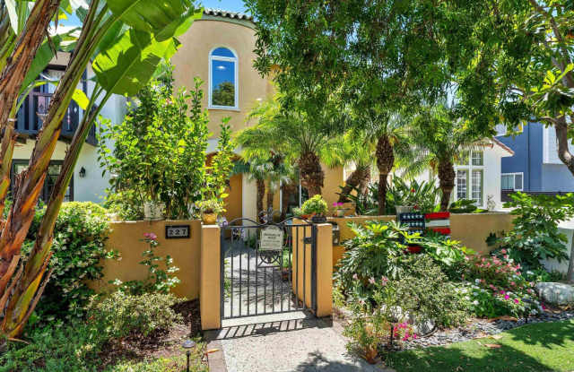 4 Bedroom Village Home Close to the Bay photos photos