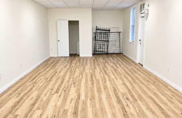 1770-00 N MASCHER Street Gallery 4
