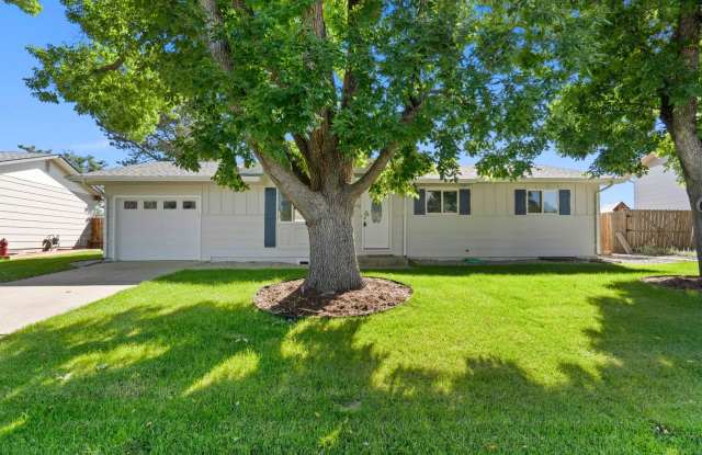 5 Bedrooms, 2 Bathrooms, and a Huge Yard! photos photos 5 Bedrooms, 2 Bathrooms, and a Huge Yard! photos photos