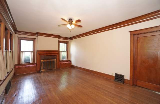 220 AUGUSTA Avenue Gallery 4